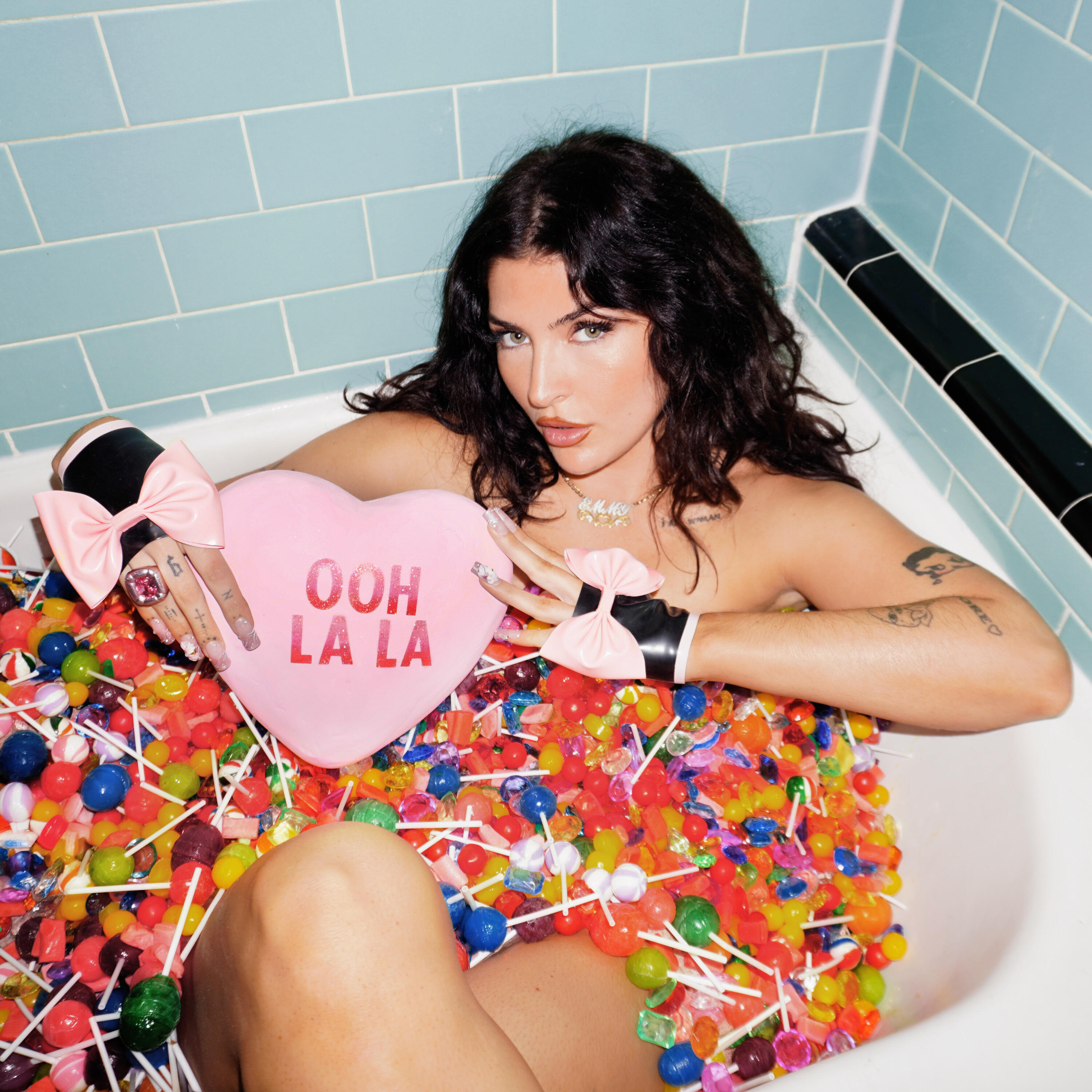 Релиз OOH LA LA