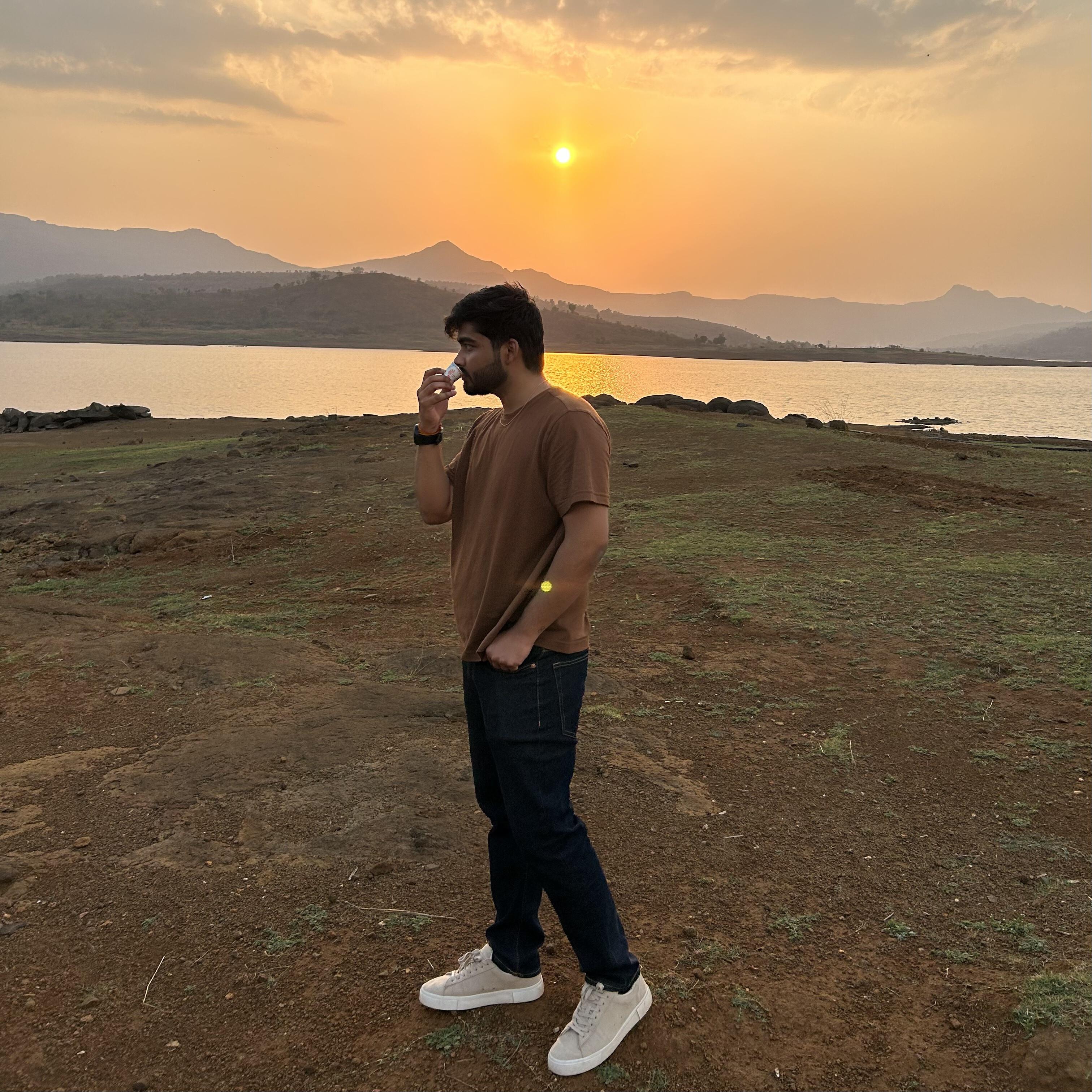 Релиз Farebi Yaadein