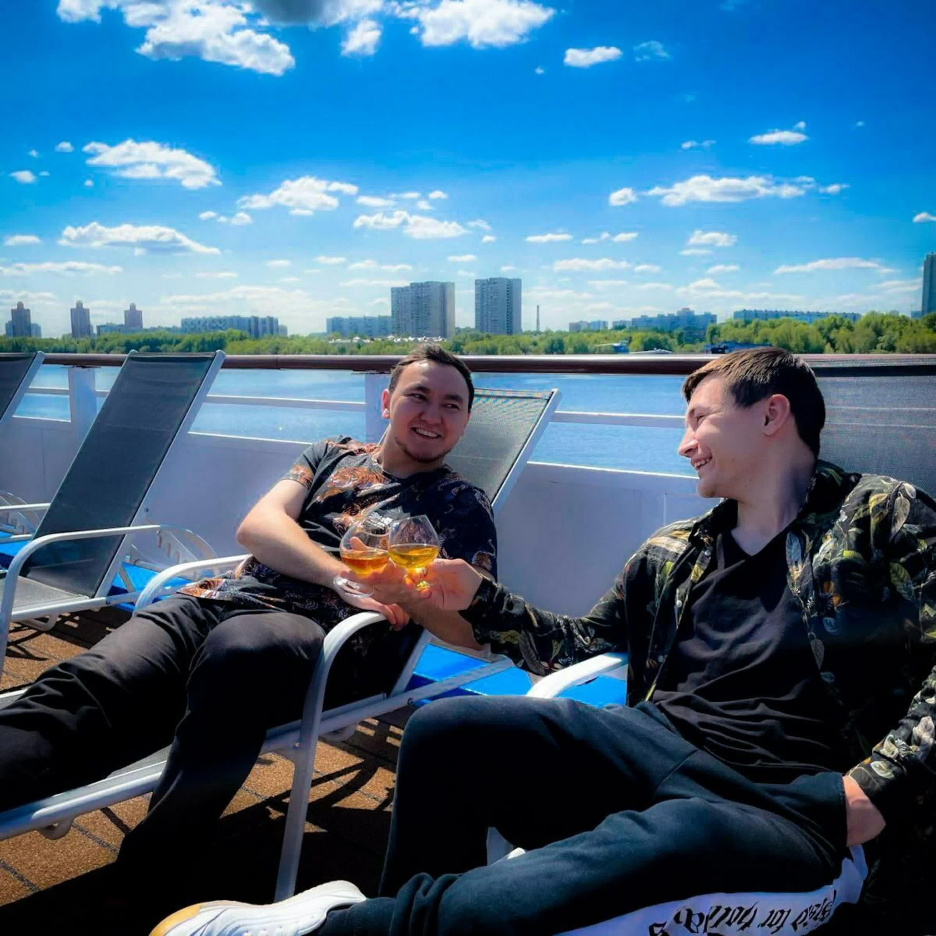Релиз Между небом и морем