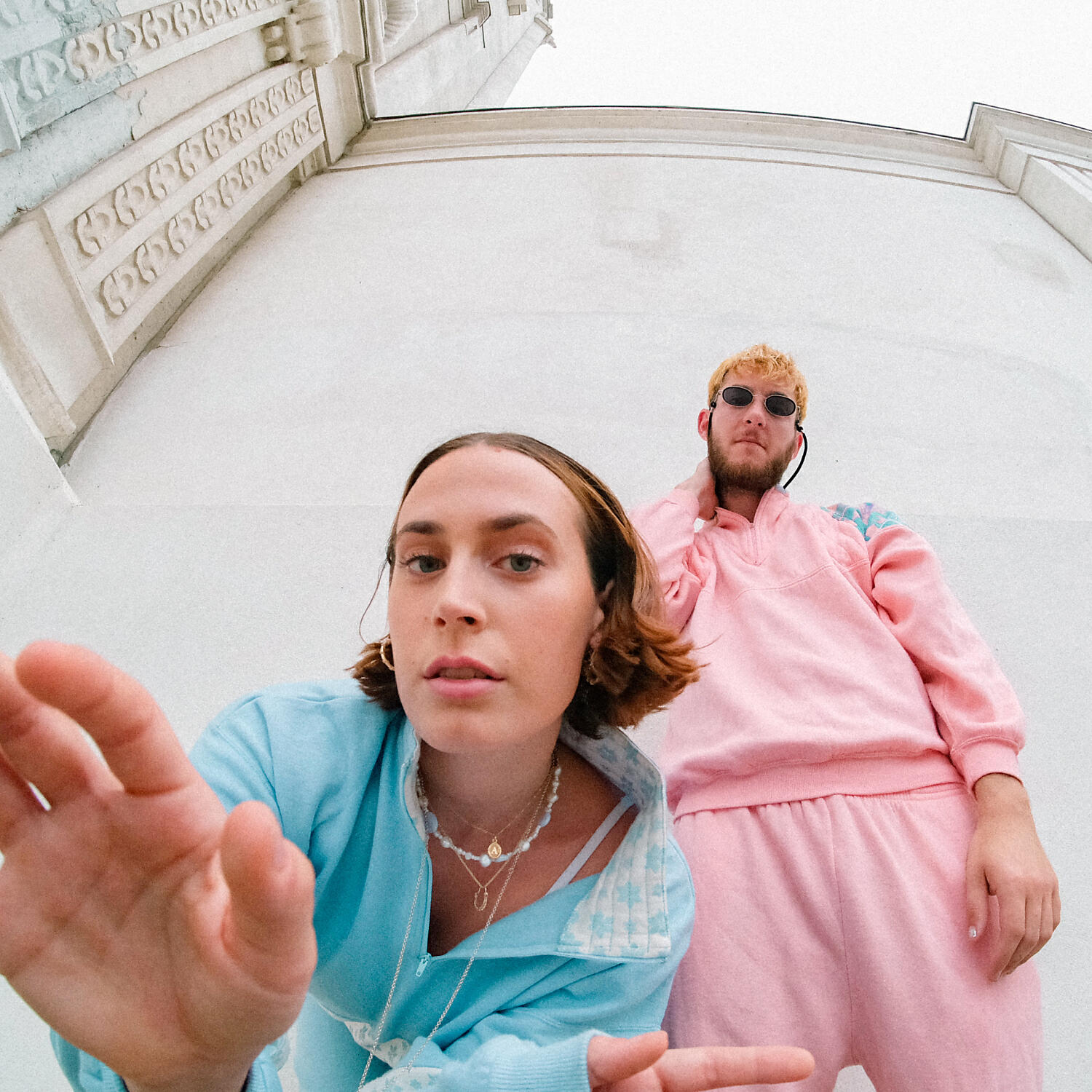 Релиз Vagues (feat. Xela Edna)