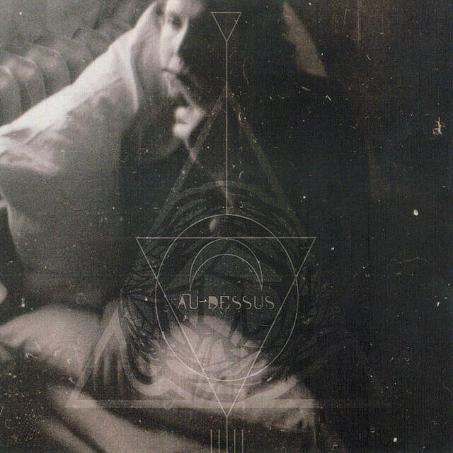 Au-Dessus