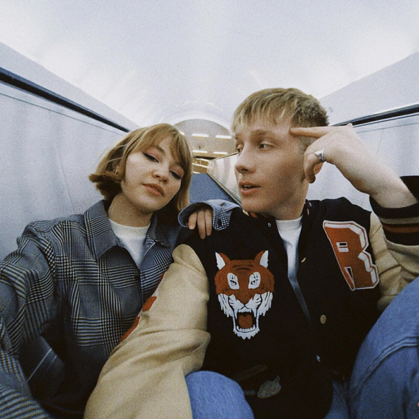 Релиз Obrazy v mracích