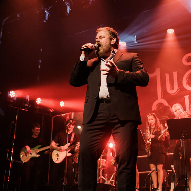 Релиз Rigtige Mænd [Live i Odense (Fra "Mulan")]