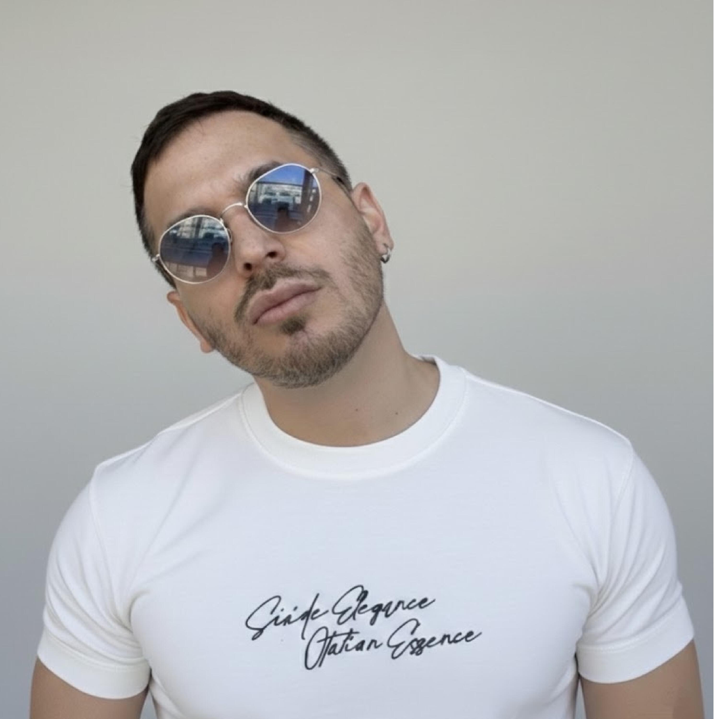 Aaron Cruz