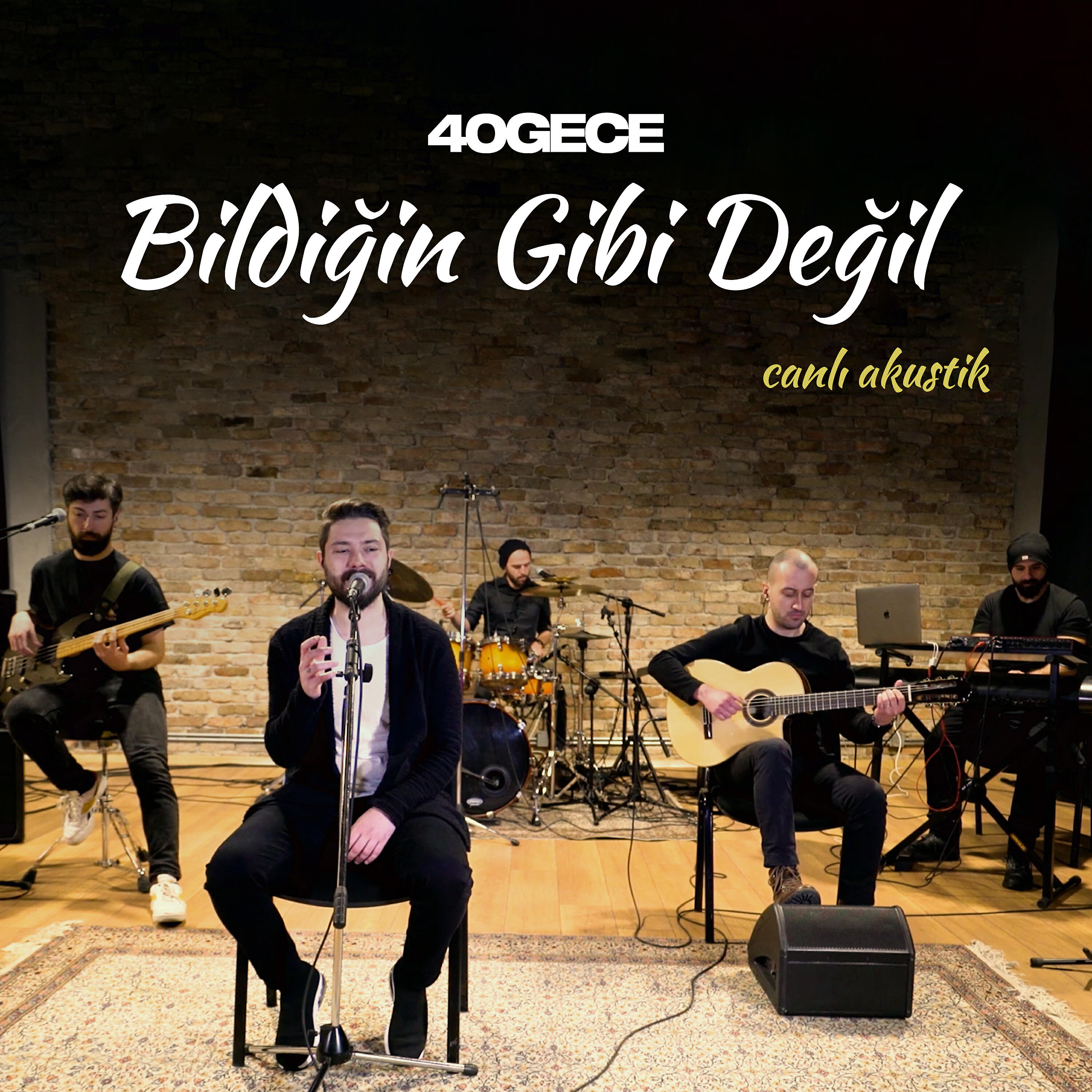 Постер альбома Bildiğin Gibi Değil (Canlı Akustik)