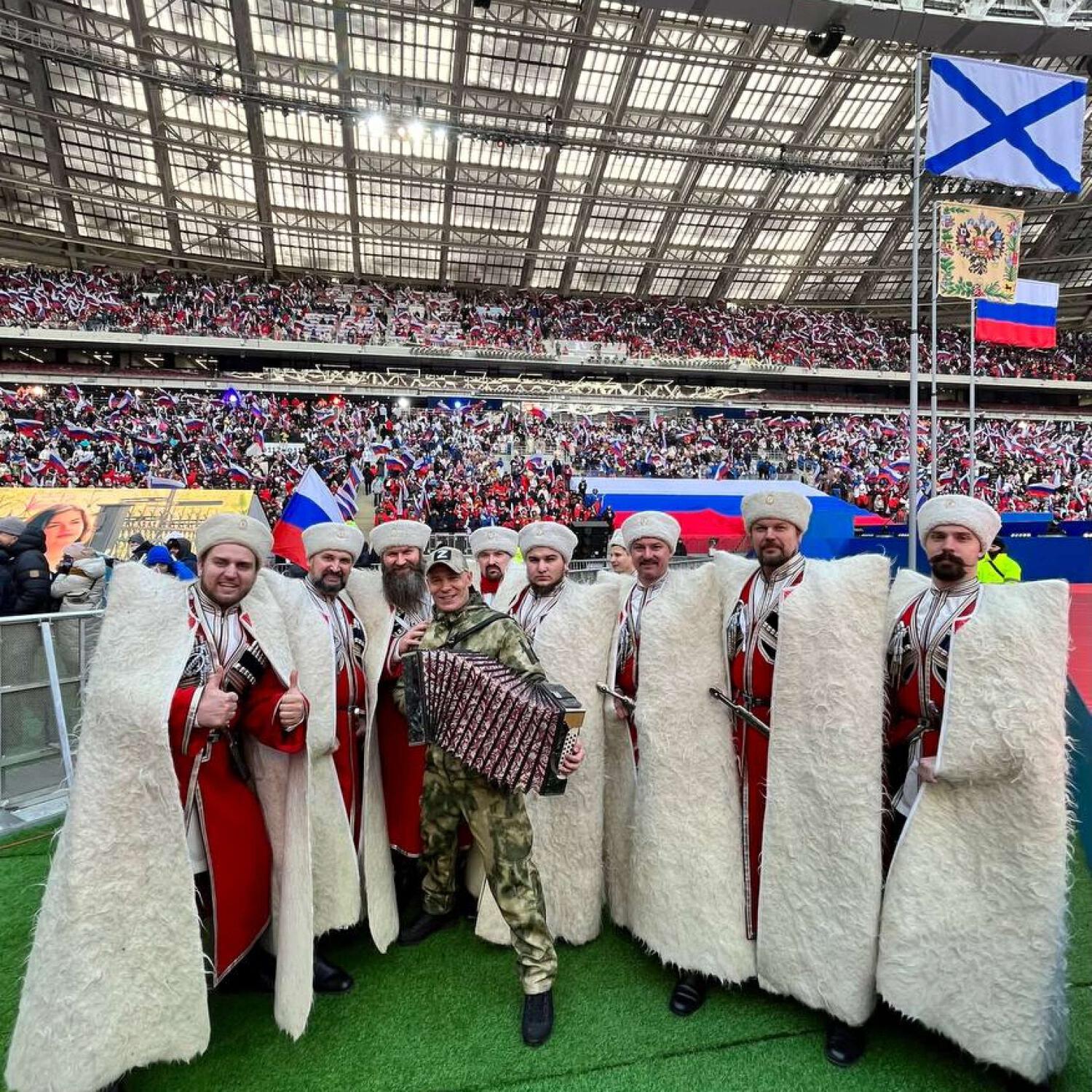 Постер альбома ТРИСТА ТРИДЦАТЬ ТРИ (МИНУС)