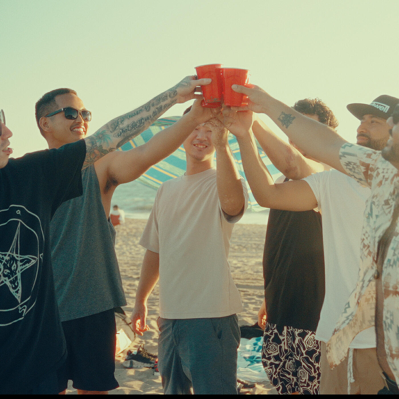 Релиз En La Playa