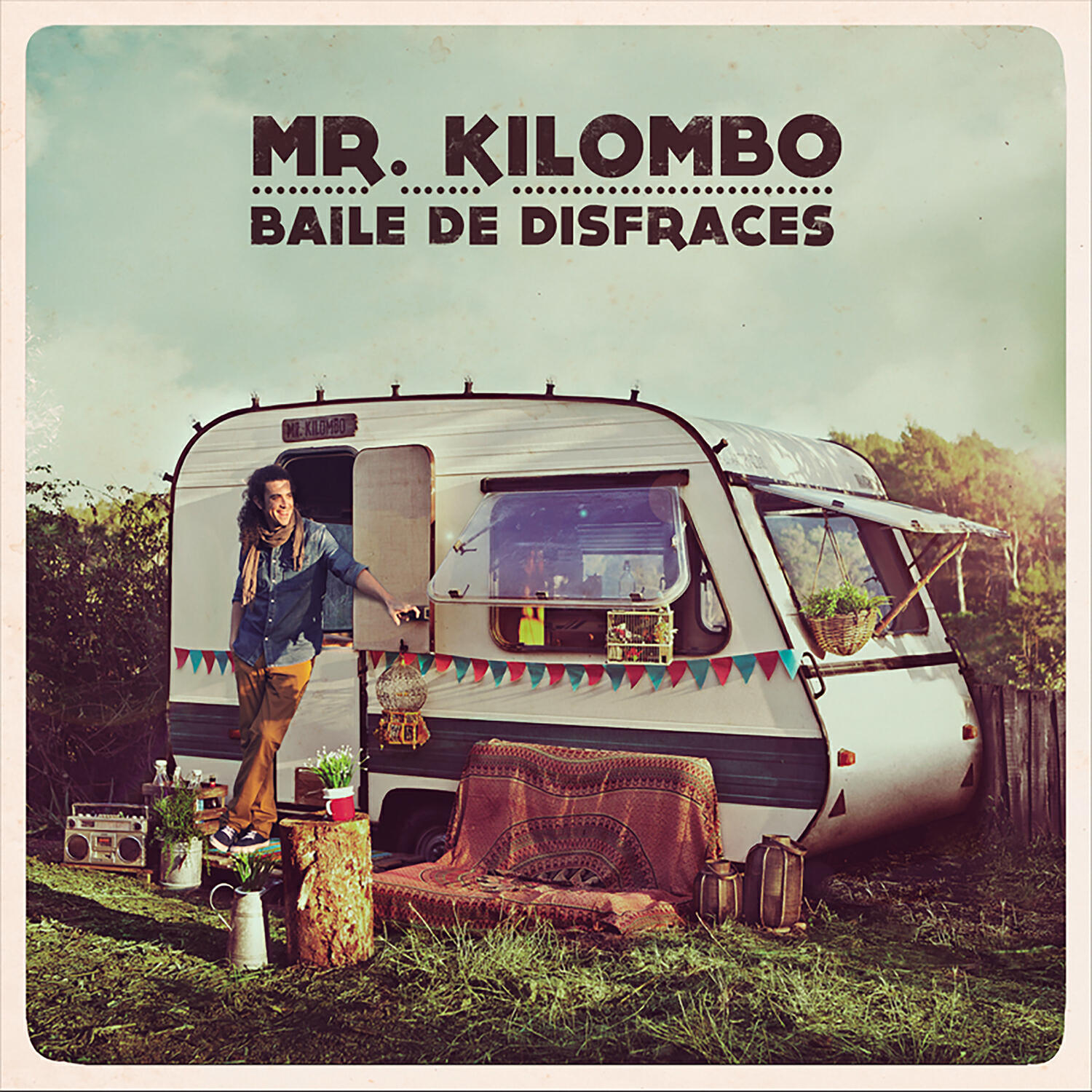 Релиз Baile de Disfraces