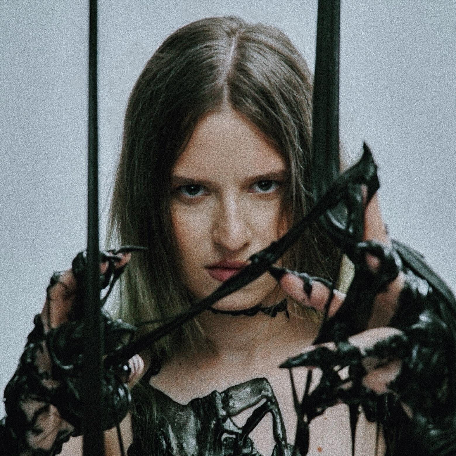 Релиз Chains