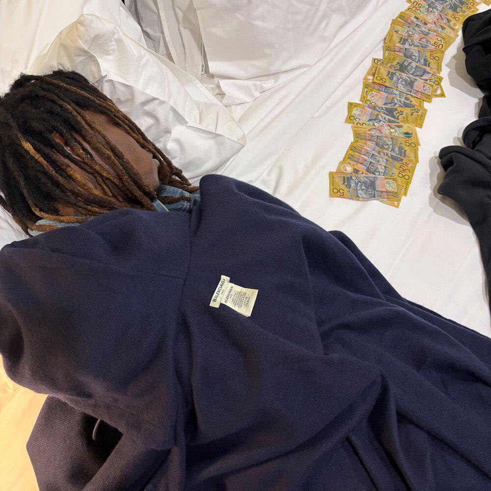 Релиз Balenciaga Poncho