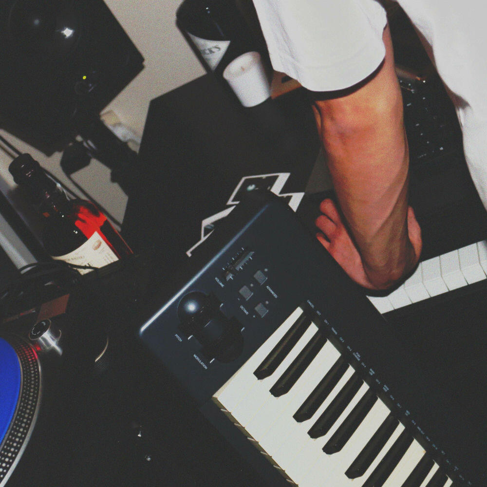 Релиз Default (Feat. XAXA)