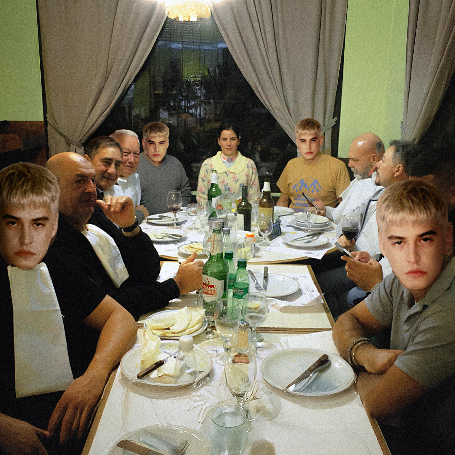 Релиз Cena Familiar