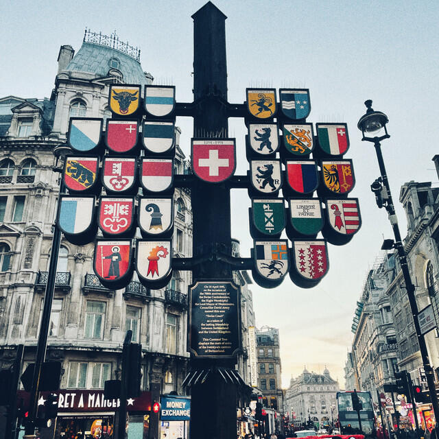 Релиз London Town