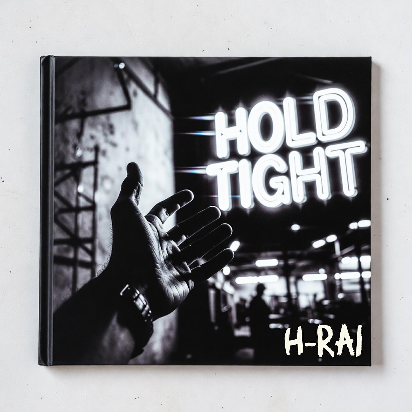 Релиз Hold Tight