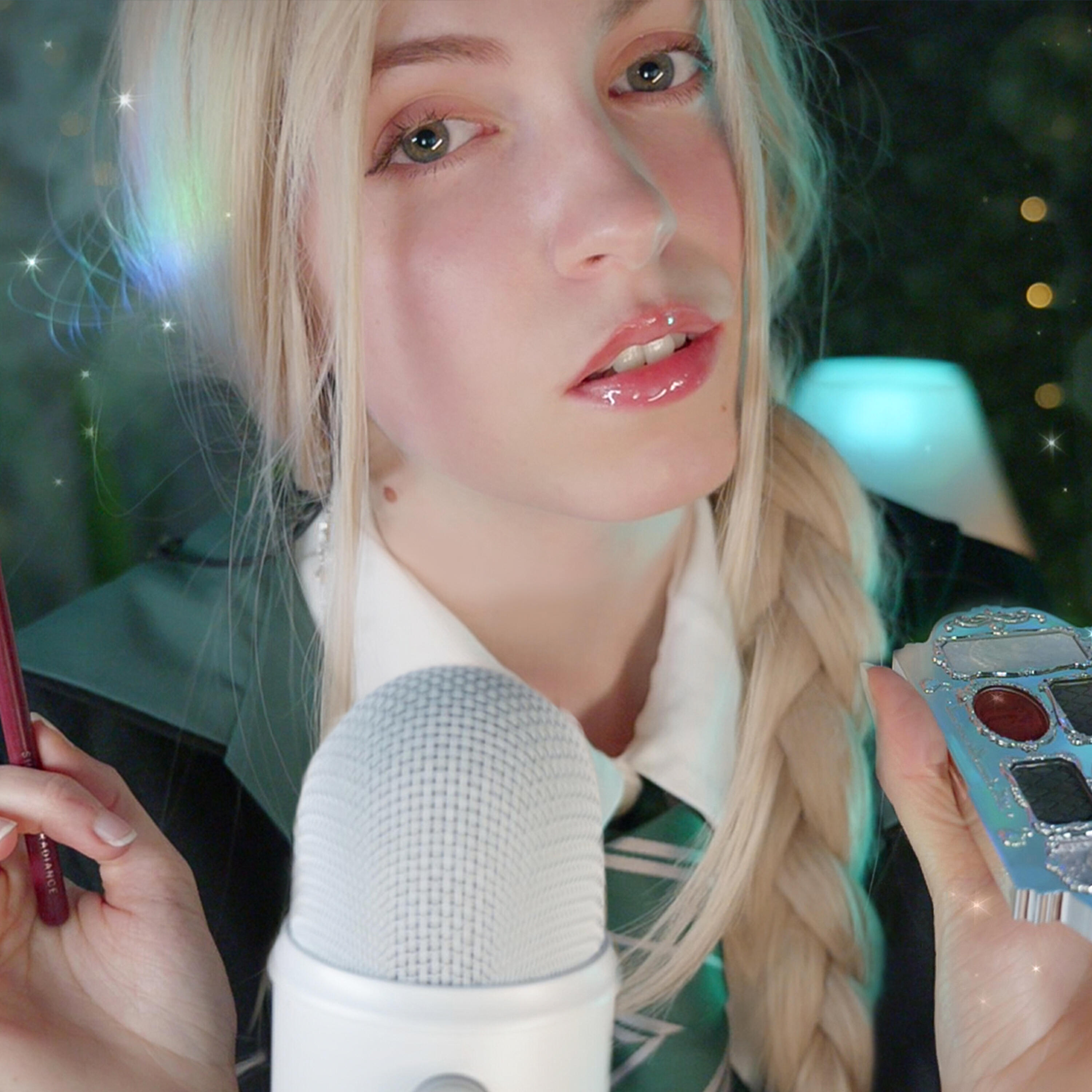 Релиз ASMR tu Amiga de Slytherin te Maquilla
