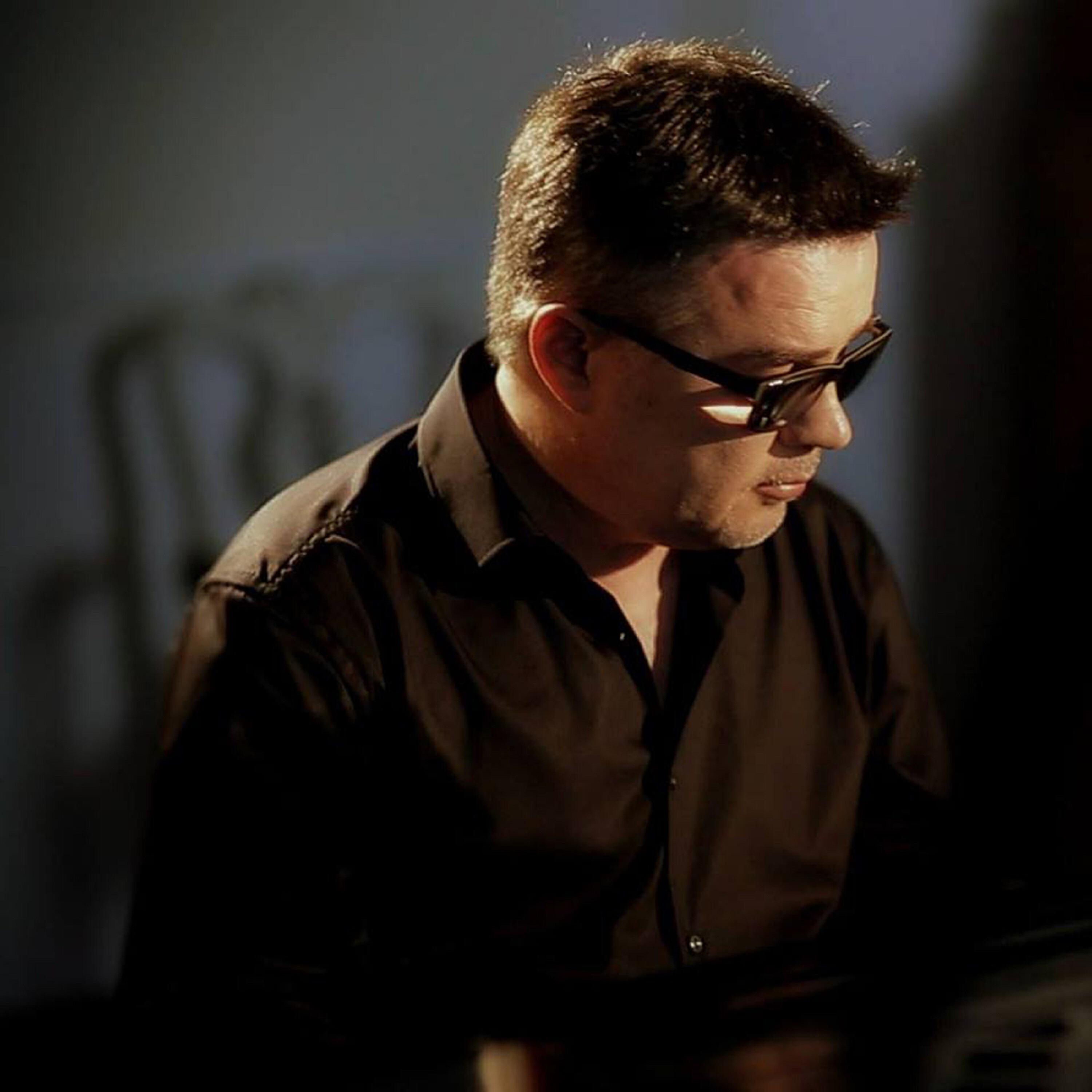 Релиз Ne Pitaj Me