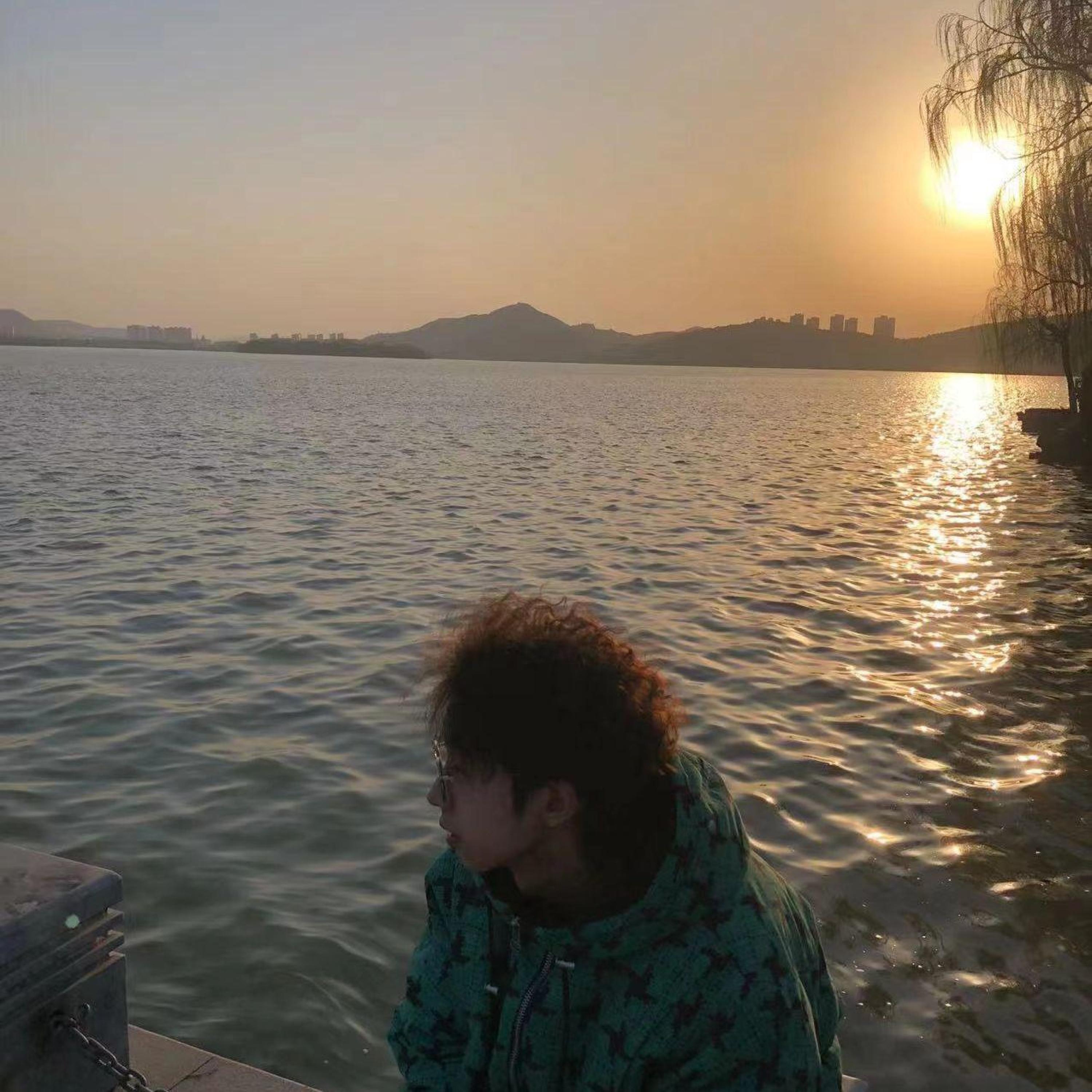 Релиз 那些爱我的人都在问着我的归期