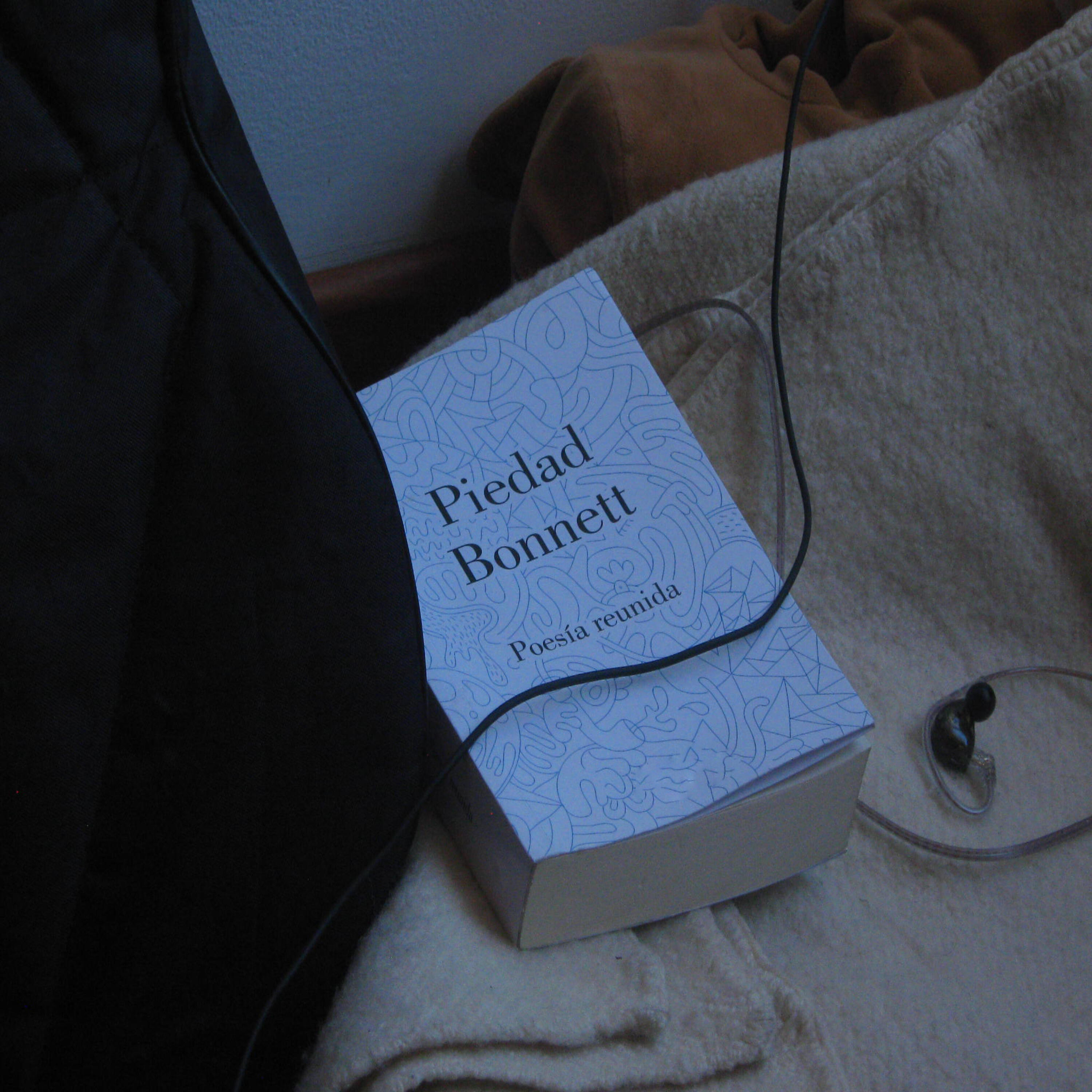 Релиз Lejos de Aquí