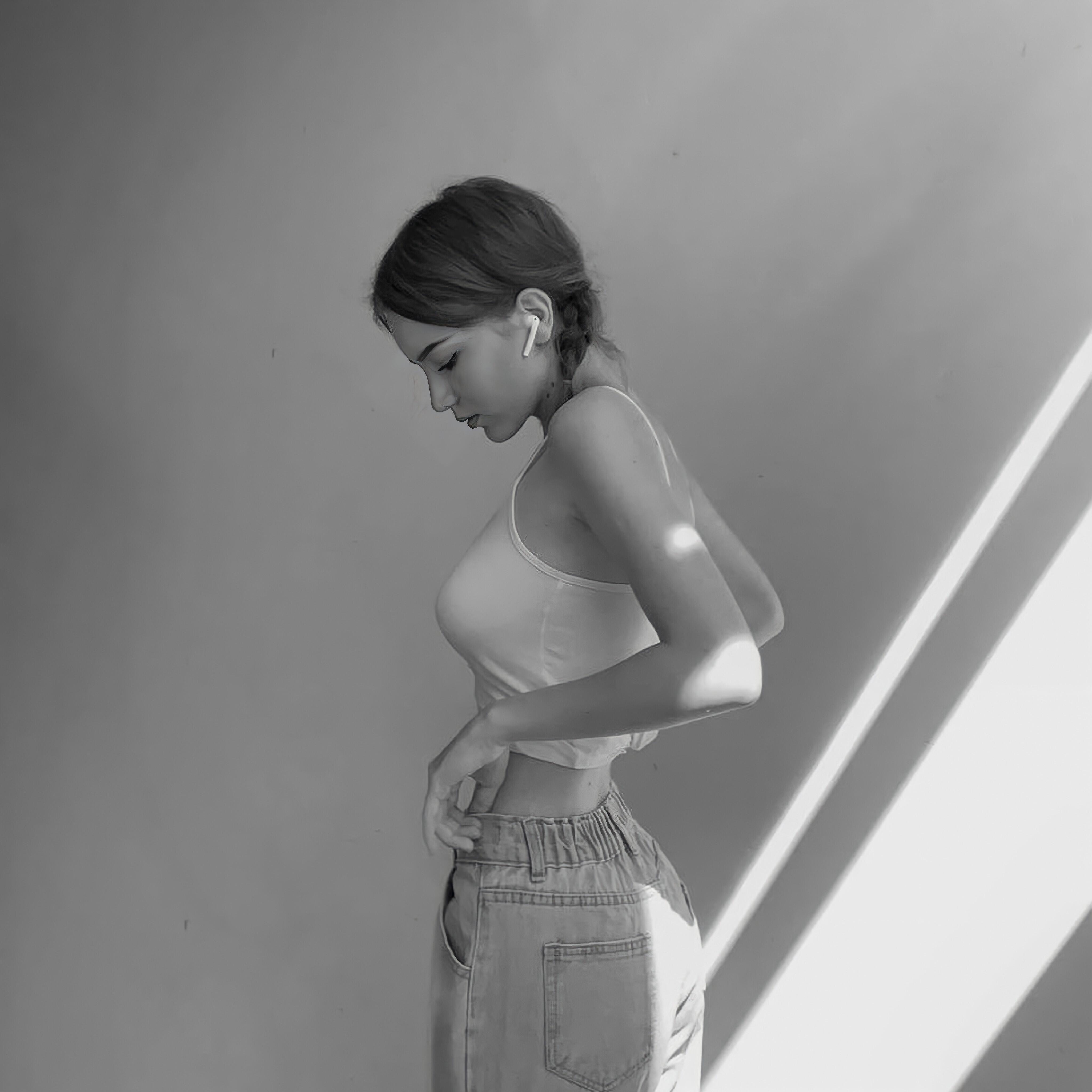 Релиз Unknown Girl