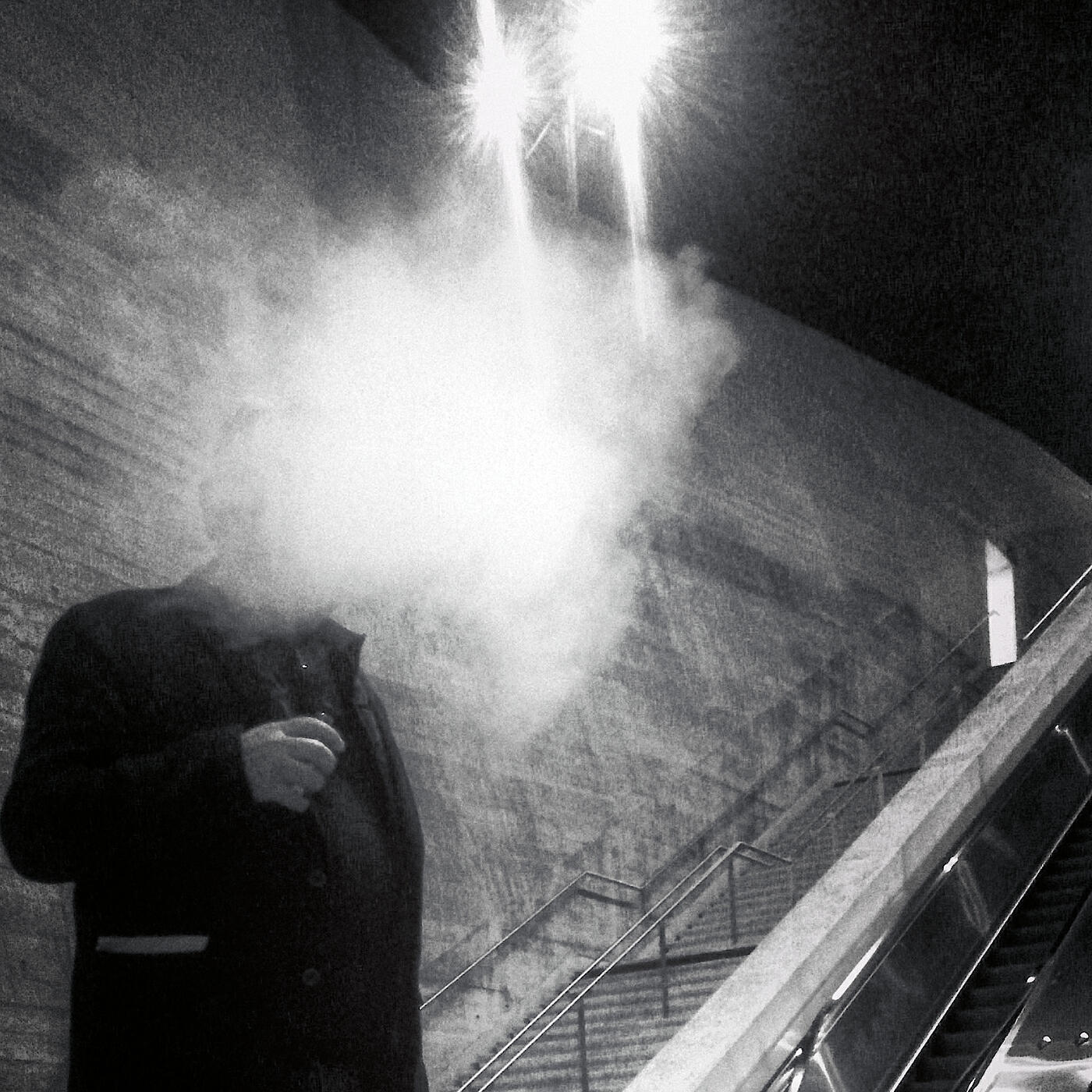 Релиз L'Homme à la Fumée