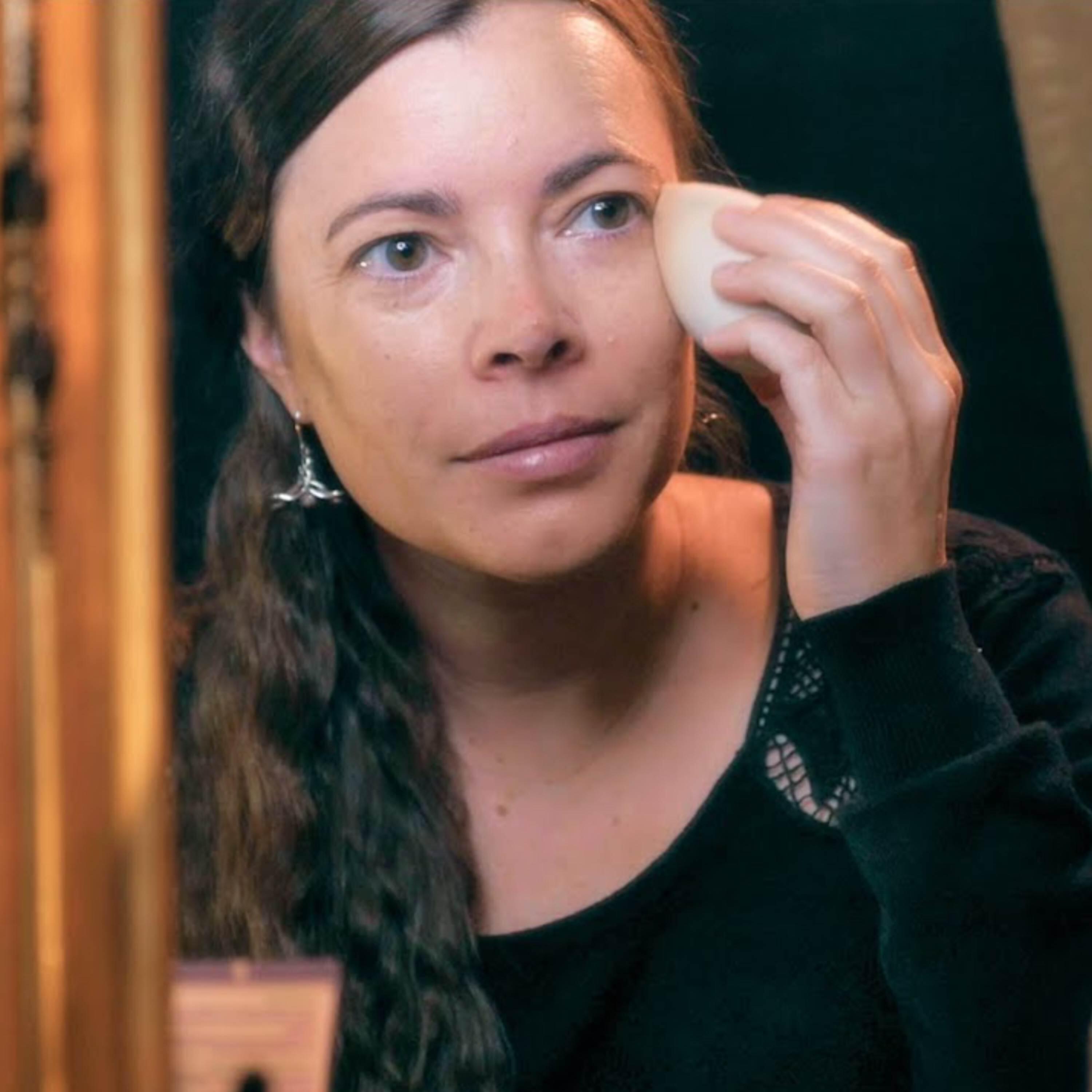 Релиз Doing my Makeup | ASMR Cozy Basics (soft spoken)