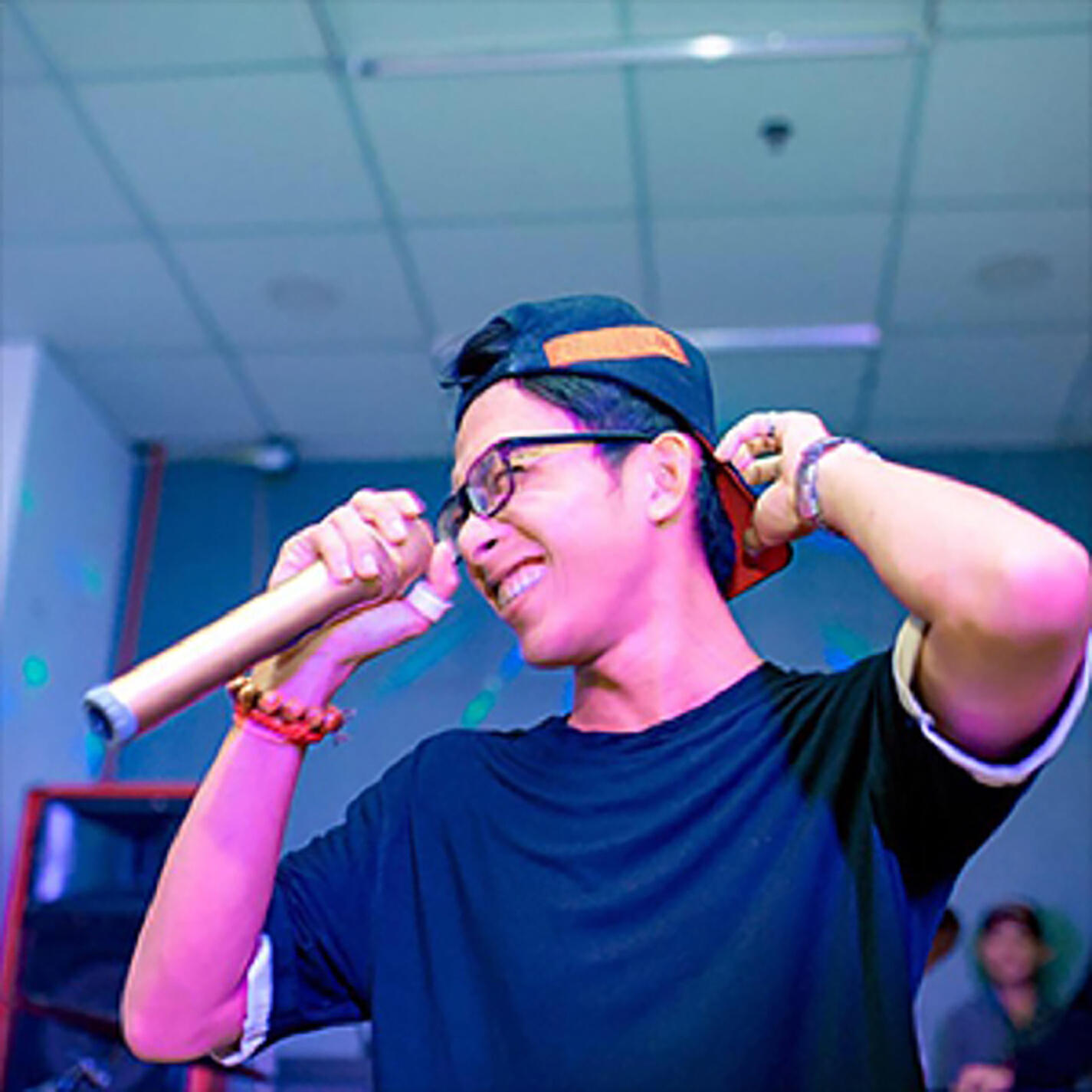Трек Nỗ Lực (feat. Sakhar, Endless)