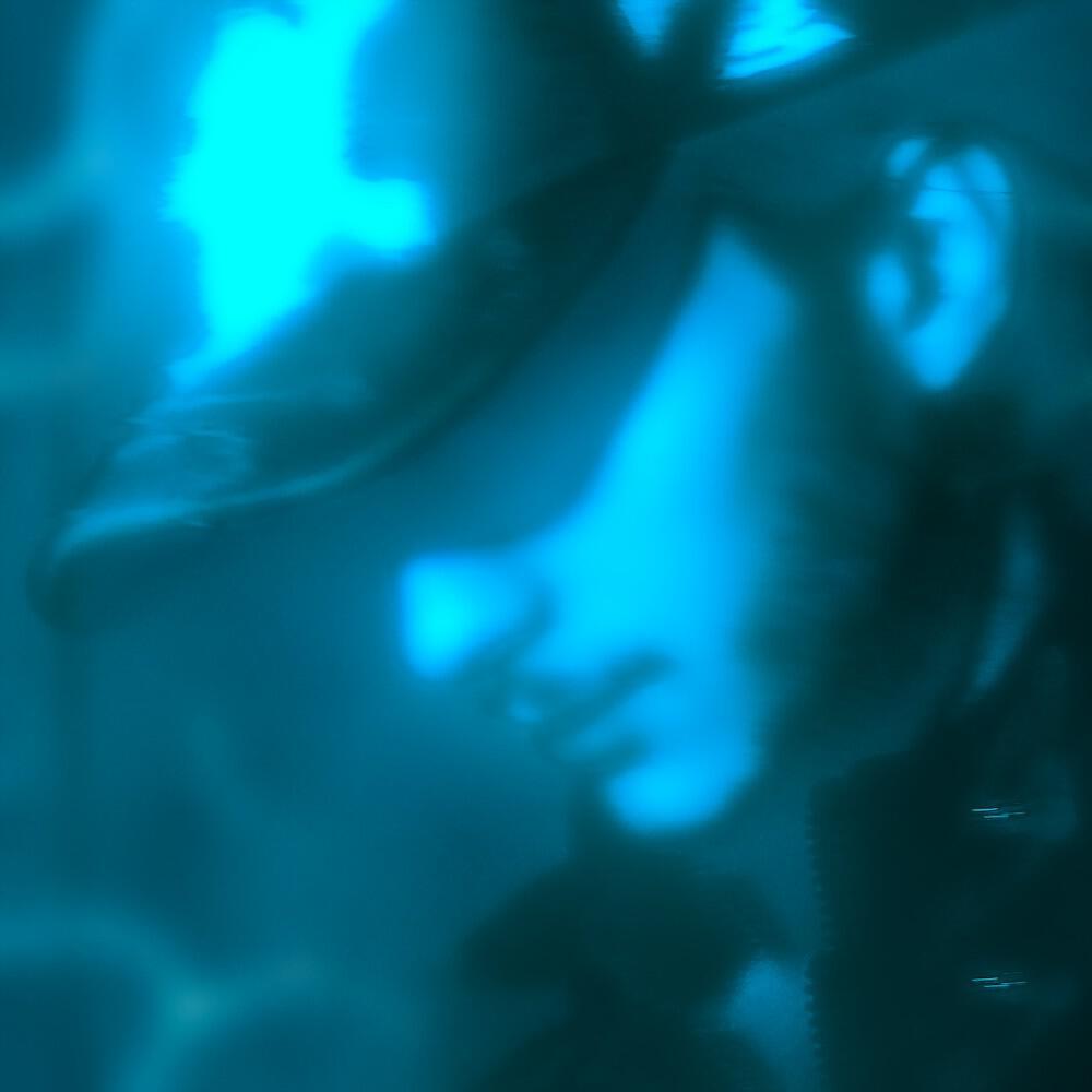 Релиз Closin Eyes