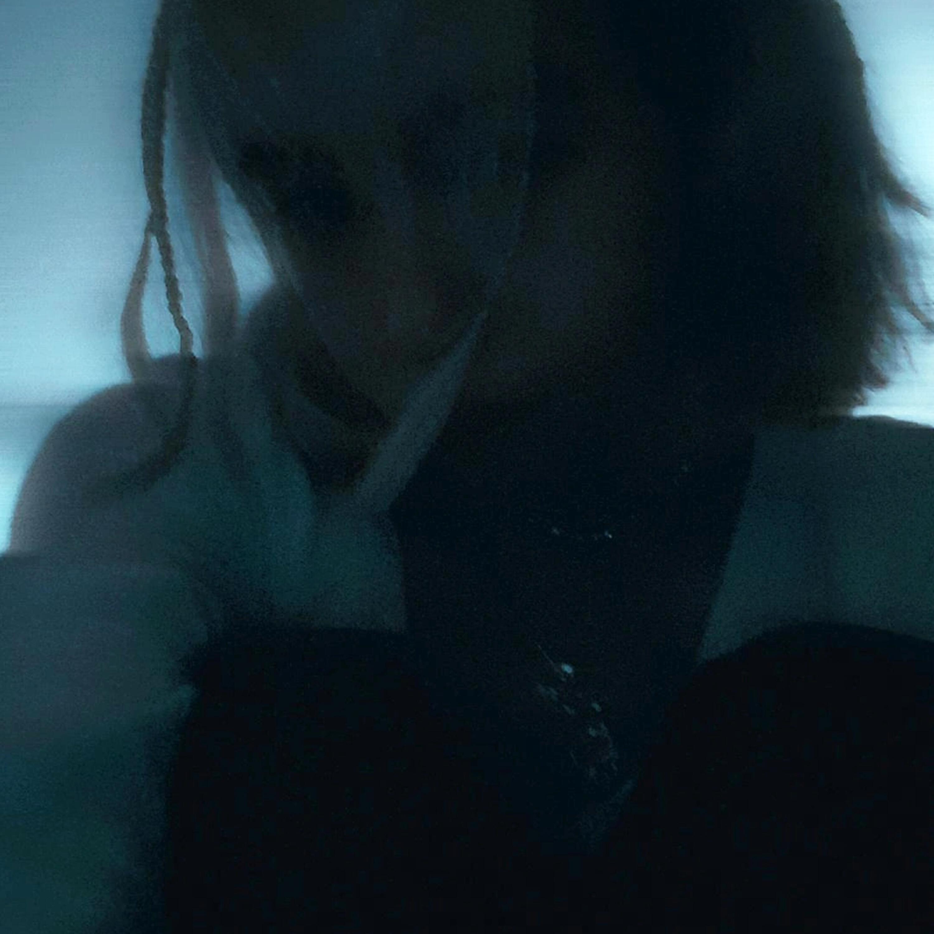 Релиз please hold me