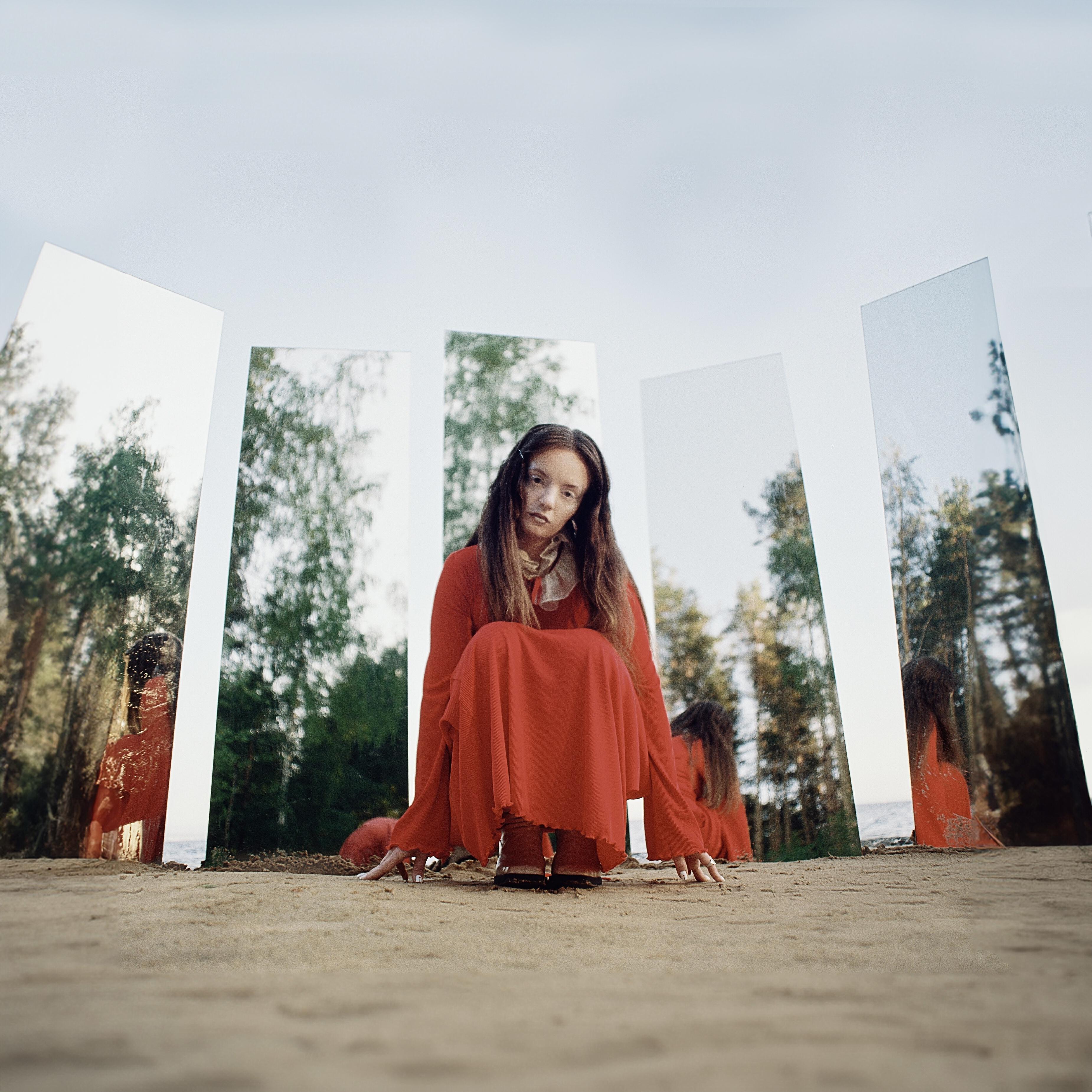 Релиз Broken Mirrors