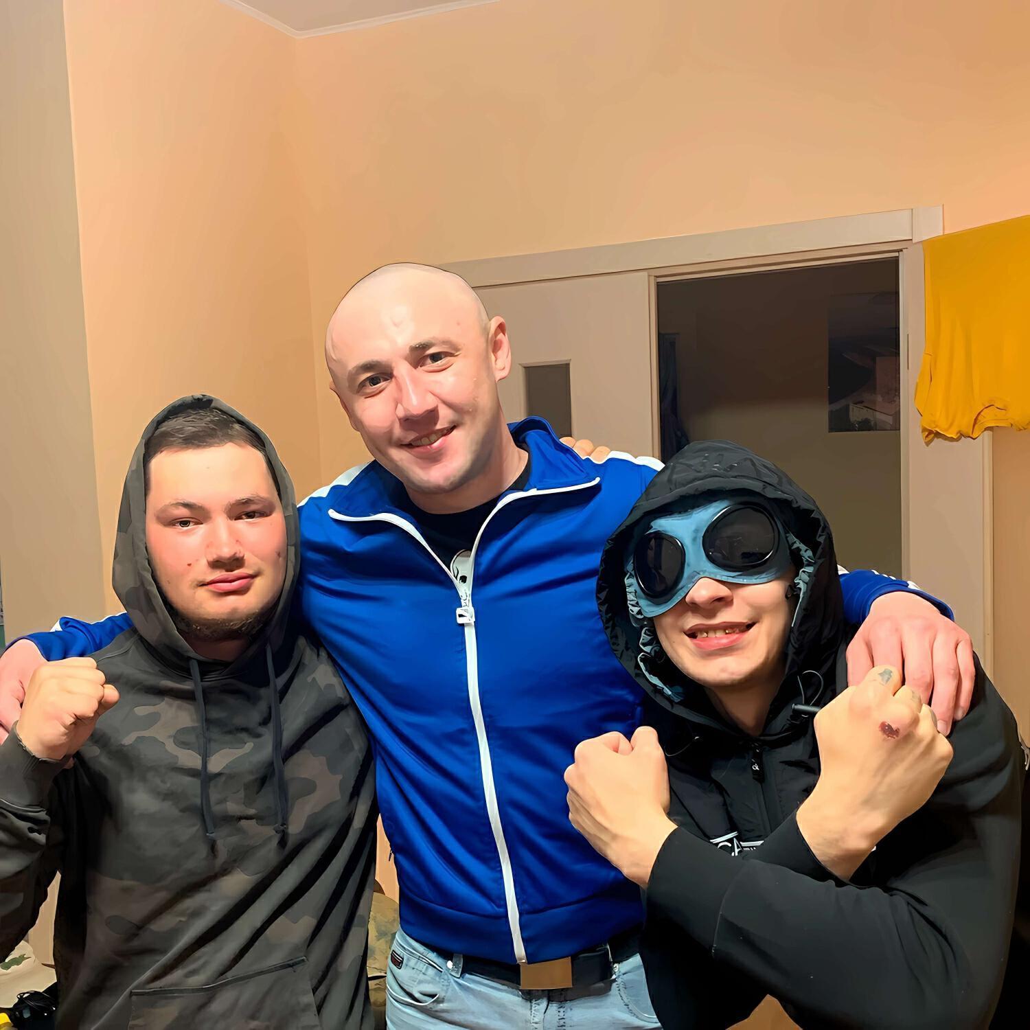 Кое Кто